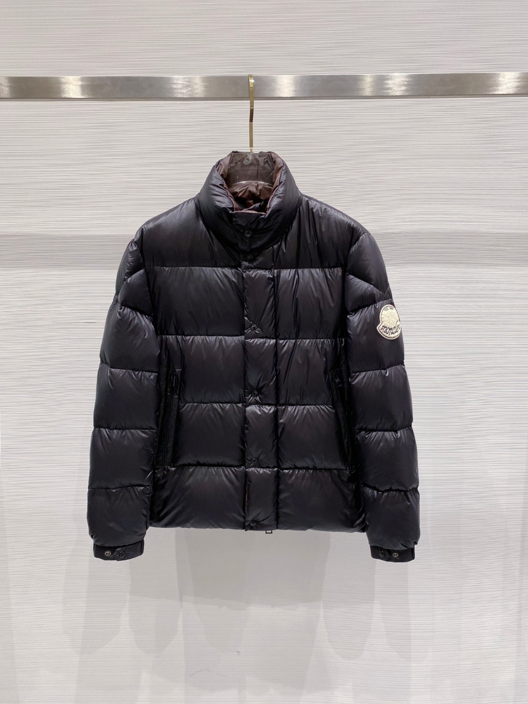 【鹅绒】Moncler 蒙口高端品鉴臻品！欧标90保暖白鹅绒填充男士羽绒服外套整体的造型设计依然传承了M