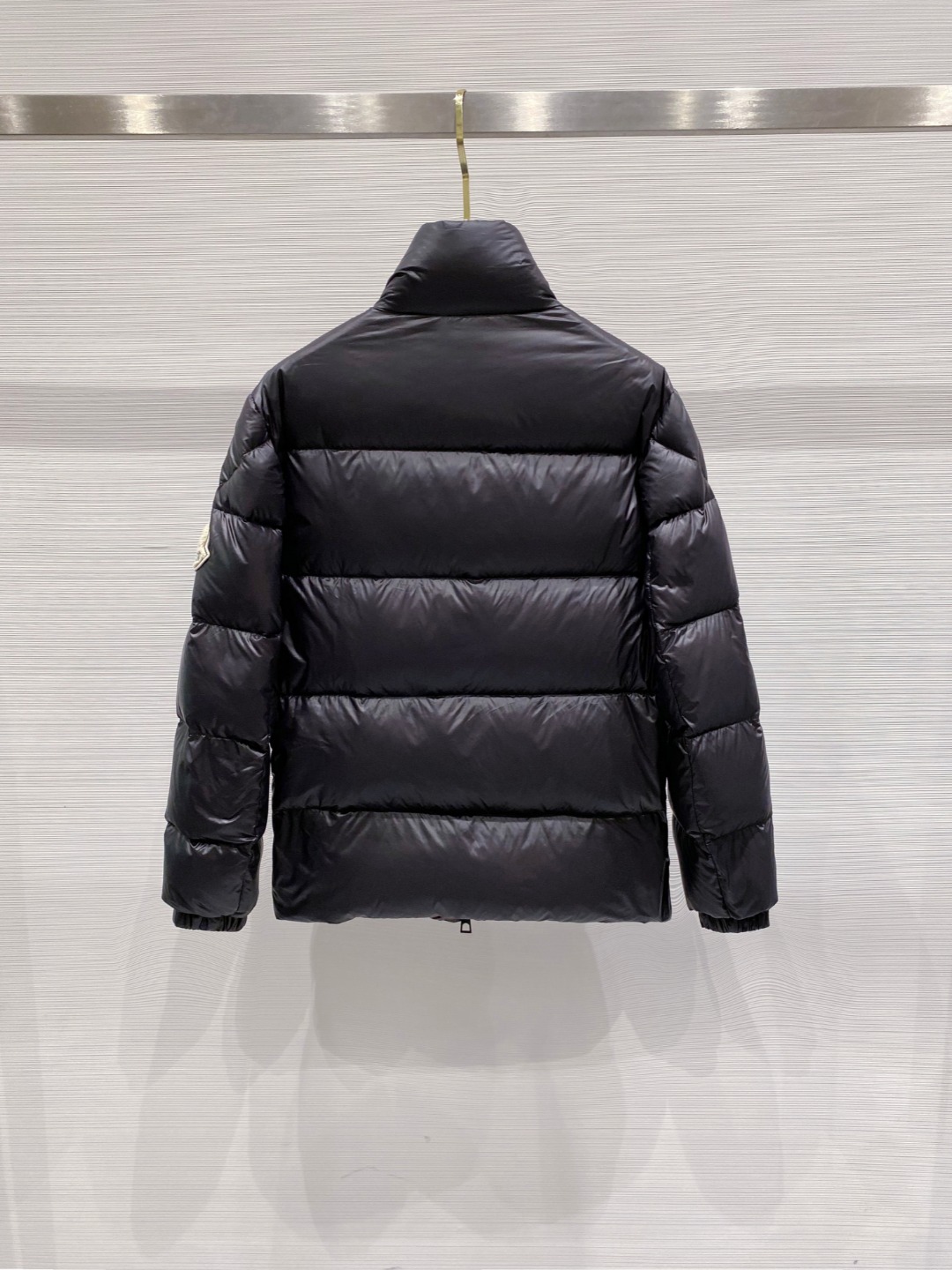 【鹅绒】Moncler 蒙口高端品鉴臻品！欧标90保暖白鹅绒填充男士羽绒服外套整体的造型设计依然传承了M