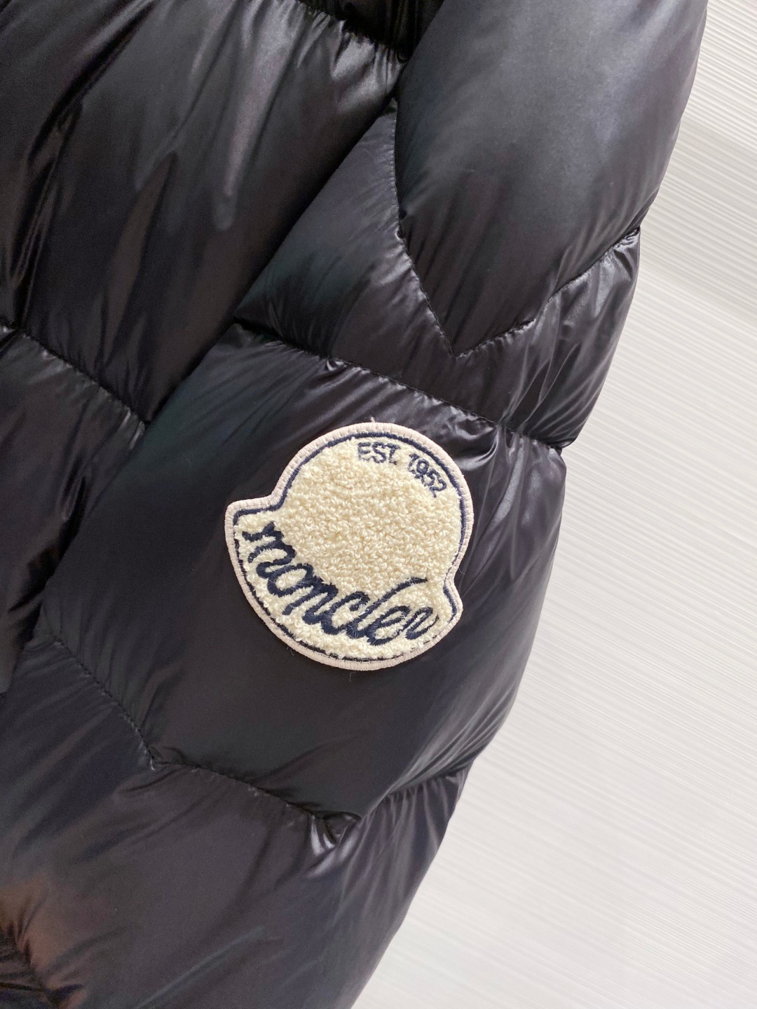 【鹅绒】Moncler 蒙口高端品鉴臻品！欧标90保暖白鹅绒填充男士羽绒服外套整体的造型设计依然传承了M