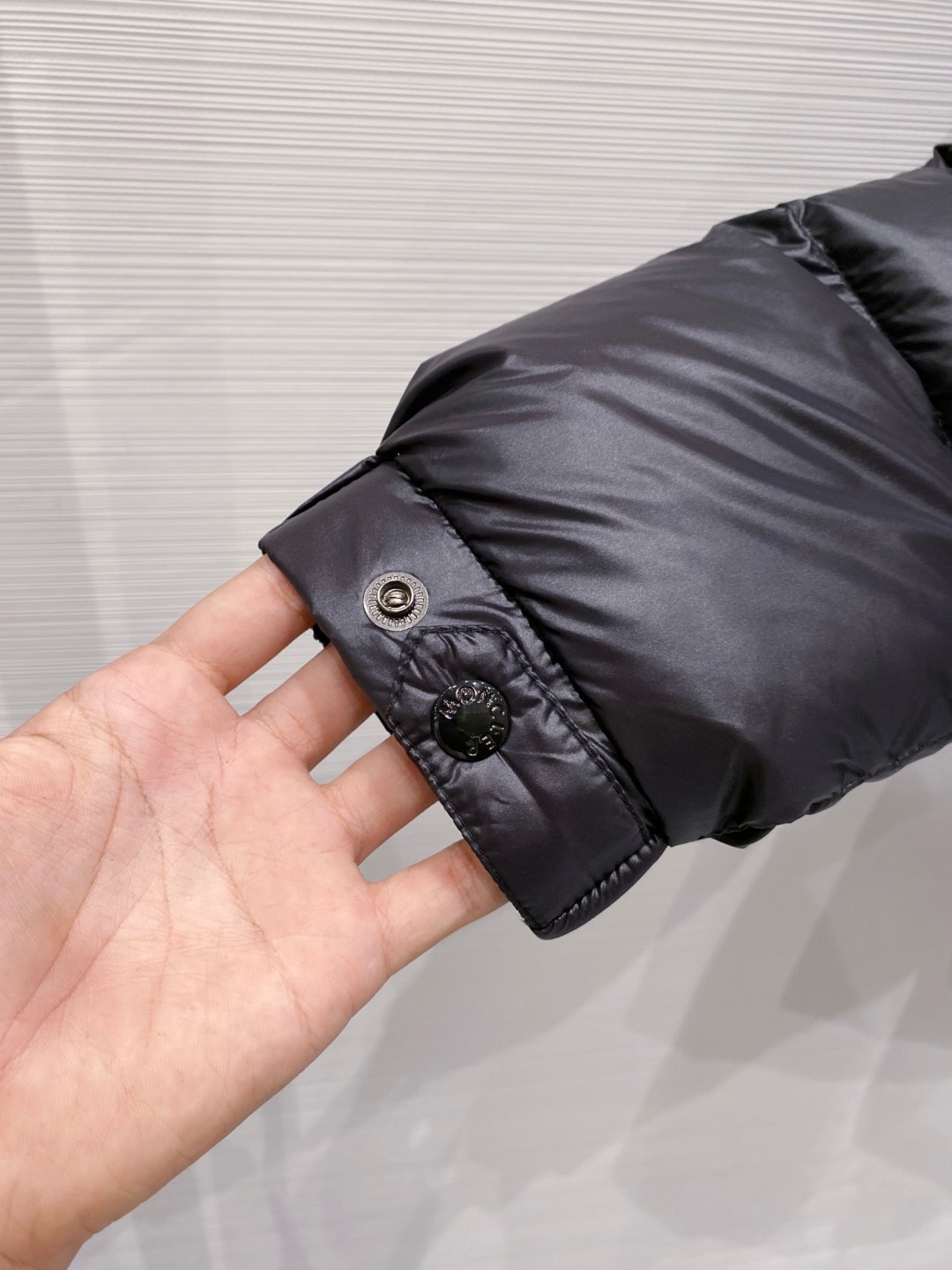 【鹅绒】Moncler 蒙口高端品鉴臻品！欧标90保暖白鹅绒填充男士羽绒服外套整体的造型设计依然传承了M