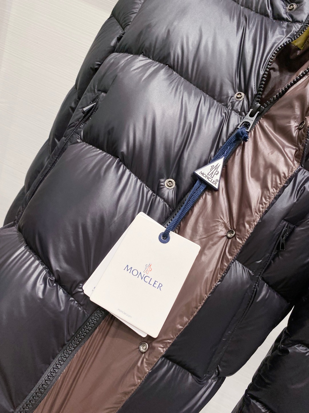 【鹅绒】Moncler 蒙口高端品鉴臻品！欧标90保暖白鹅绒填充男士羽绒服外套整体的造型设计依然传承了M