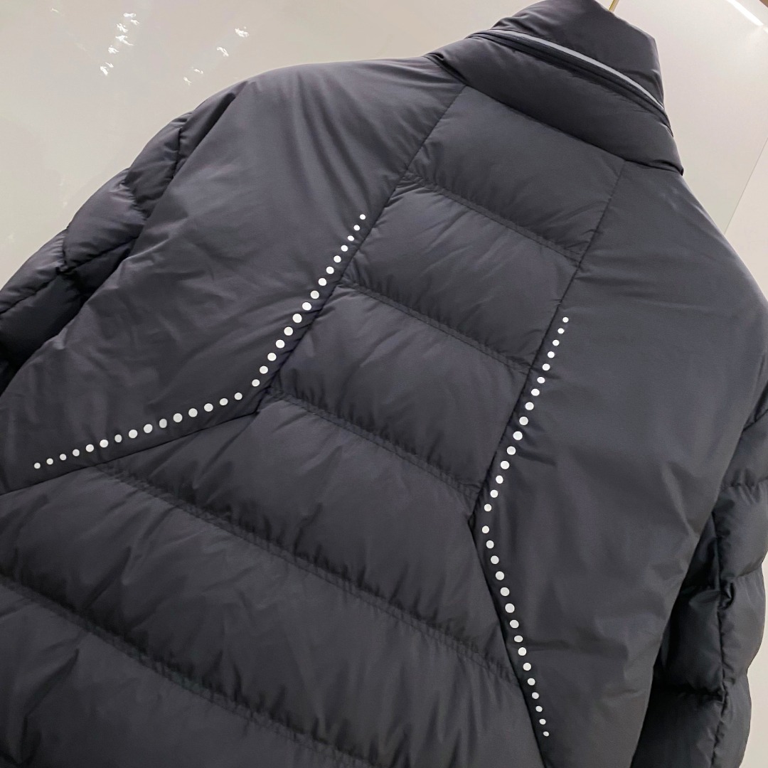 Armani 阿玛尼 2025秋冬专柜同步新品发布，最新款立领羽绒服出货，全部原版购入，无论面料和辅料，