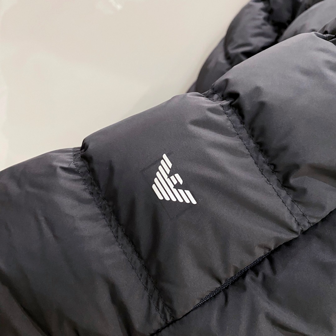 Armani 阿玛尼 2025秋冬专柜同步新品发布，最新款立领羽绒服出货，全部原版购入，无论面料和辅料，