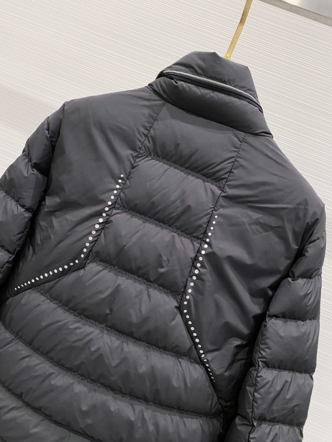 Armani 阿玛尼 2025秋冬专柜同步新品发布，最新款立领羽绒服出货，全部原版购入，无论面料和辅料，