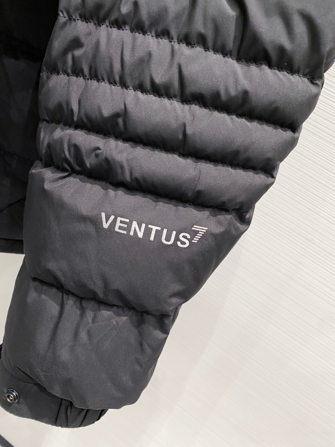 Armani 阿玛尼 2025秋冬专柜同步新品发布，最新款立领羽绒服出货，全部原版购入，无论面料和辅料，