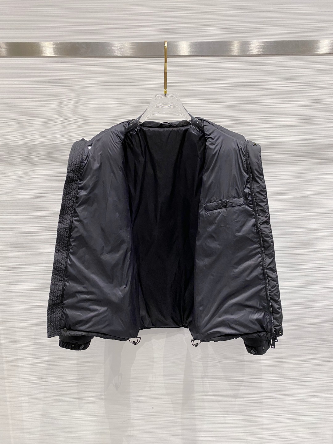 Armani 阿玛尼 2025秋冬专柜同步新品发布，最新款立领羽绒服出货，全部原版购入，无论面料和辅料，