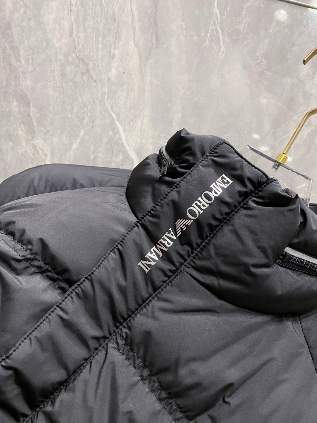 Armani 阿玛尼 2025秋冬专柜同步新品发布，最新款立领羽绒服出货，全部原版购入，无论面料和辅料，
