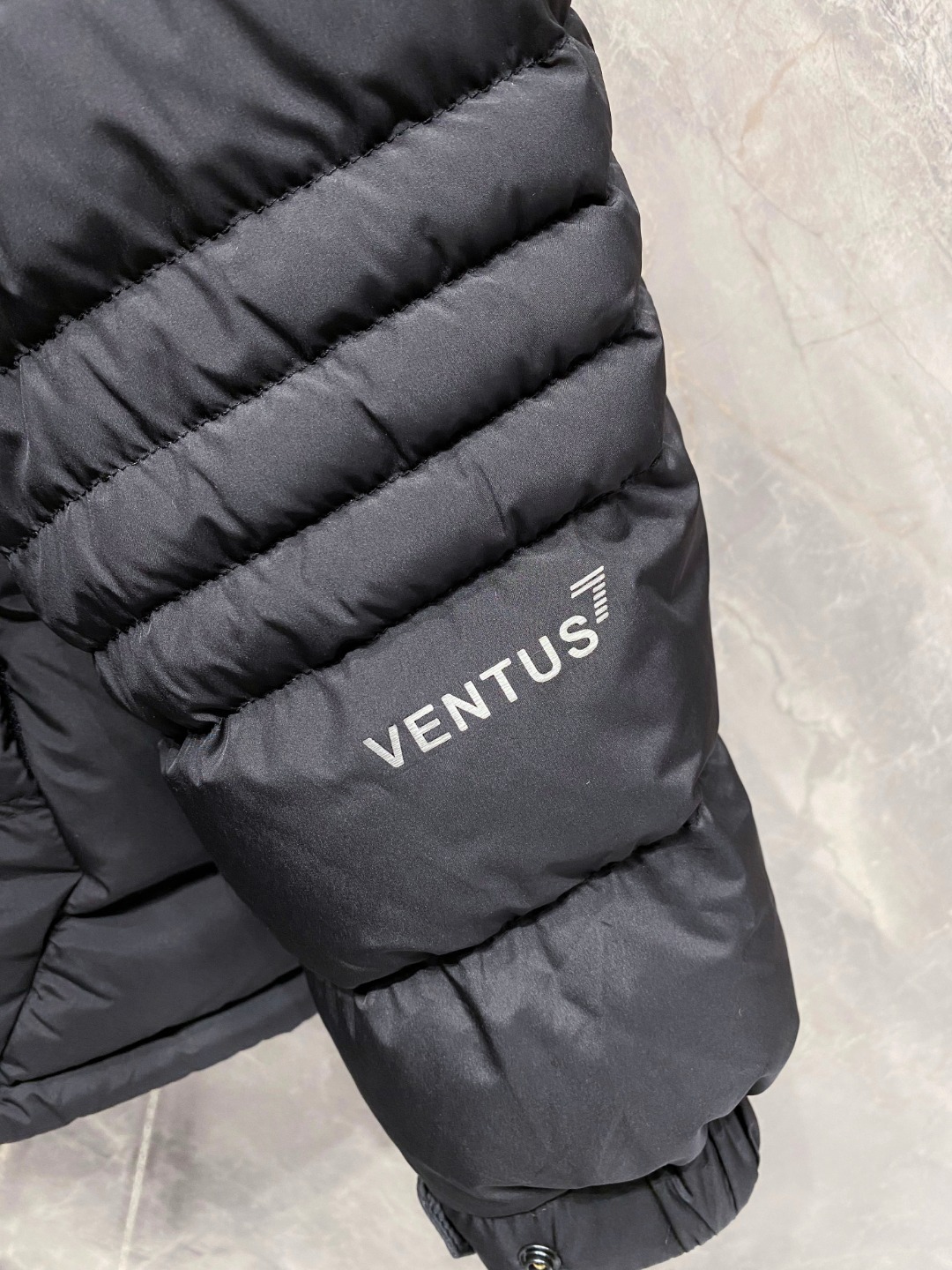 Armani 阿玛尼 2025秋冬专柜同步新品发布，最新款立领羽绒服出货，全部原版购入，无论面料和辅料，