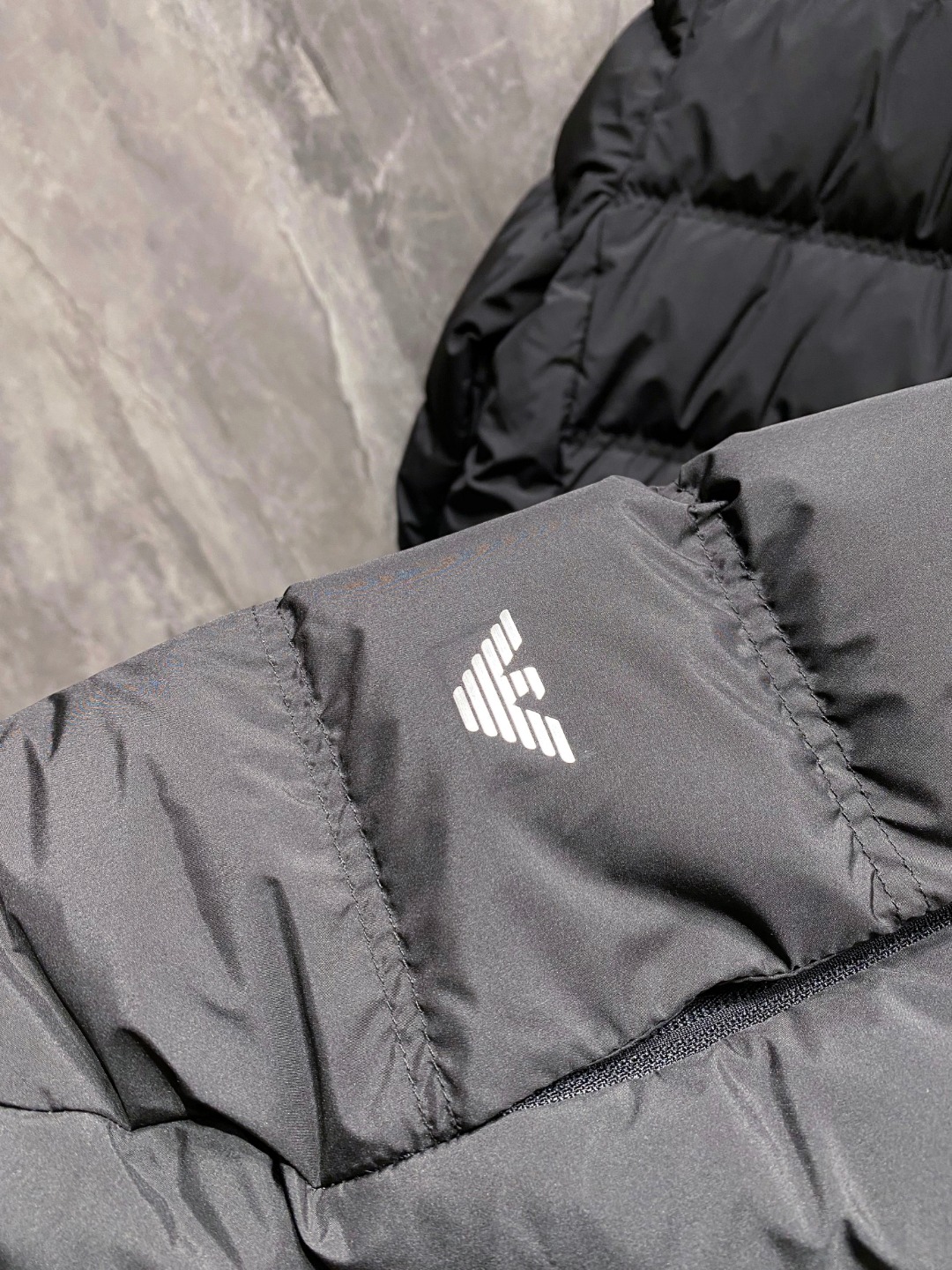 Armani 阿玛尼 2025秋冬专柜同步新品发布，最新款立领羽绒服出货，全部原版购入，无论面料和辅料，