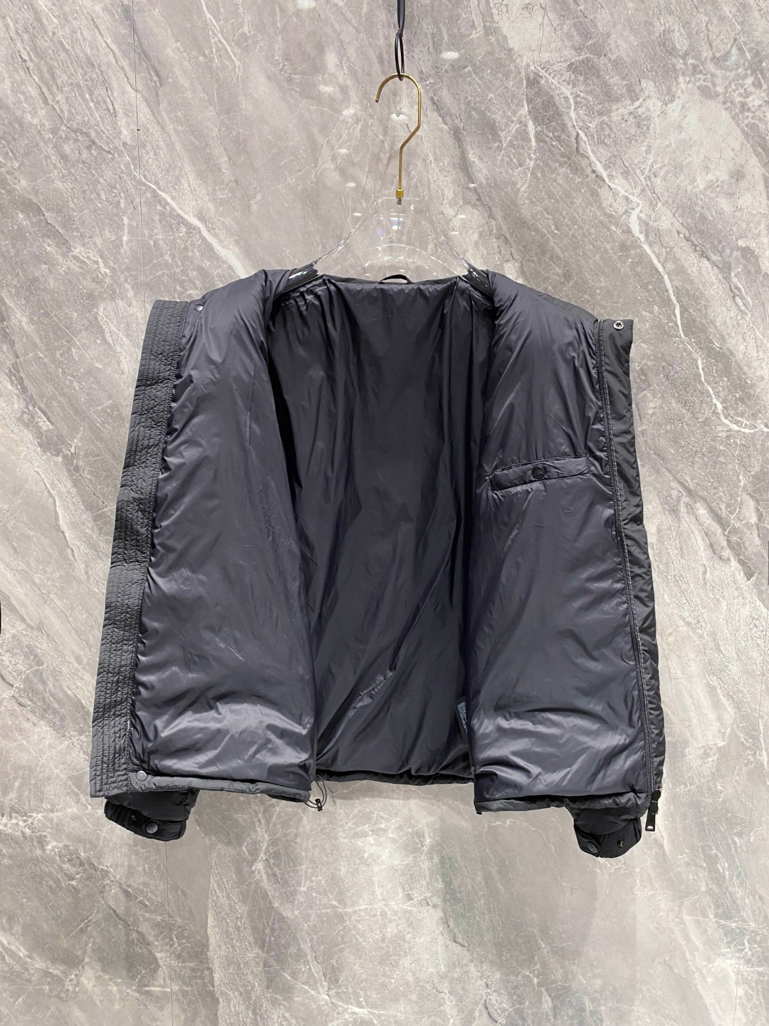 Armani 阿玛尼 2025秋冬专柜同步新品发布，最新款立领羽绒服出货，全部原版购入，无论面料和辅料，