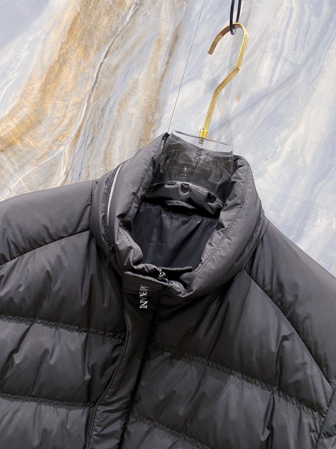 Armani 阿玛尼 2025秋冬专柜同步新品发布，最新款立领羽绒服出货，全部原版购入，无论面料和辅料，