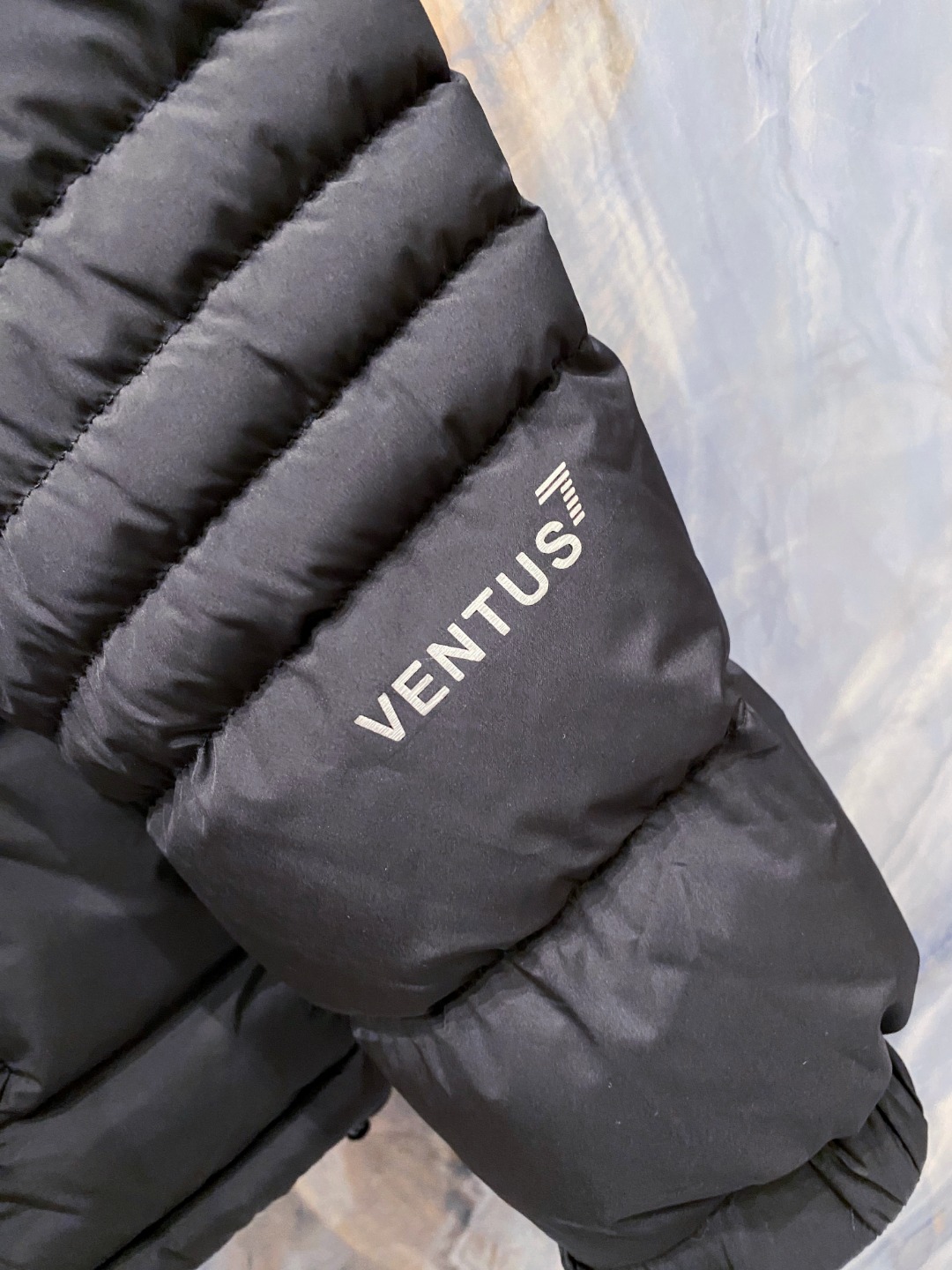 Armani 阿玛尼 2025秋冬专柜同步新品发布，最新款立领羽绒服出货，全部原版购入，无论面料和辅料，