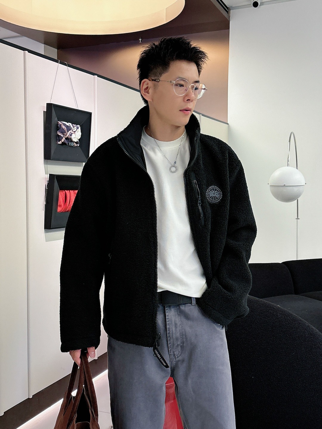 NO:624573,MON*CLER 25 new autumn and winter polar fleece double-sided jacket. Stand-up collar polar fleece warm jacket, sleeves line splicing design, seemingly simple but full of features. The fabric is soft and comfortable, and the accessories are all original and customized!  Color Black Size 48-56,,Moncler,jackets & coats,alexander wang19860909MON*CLER 蒙口 25年秋冬新款摇粒绒双面穿外套 立领摇粒绒保暖外套,袖子线条拼接设计,看似简单却充满特点的一款,面料软糯舒适,辅料配件均原版定制！ 颜色黑色 码数48-56,,Moncler,jackets & coats,alexander wang,Men's clothing