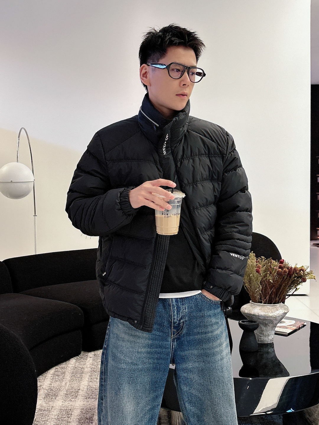 NO:597981,Armani Armani 2025 autumn and winter counters simultaneously release new products, the latest stand-collar down jackets are shipped, all original versions are purchased, regardless of fabrics and accessories, they are truly 1:1 perfect replicas, filled with 95 white duck down inside, the texture is invincible, there is no pressure when entering and exiting the cabinet, 48-56 sizes, enter with eyes closed, the highest version on the market, welcome to compare, armani, armani, down jacket, alexander wang19860909Armani 阿玛尼 2025秋冬专柜同步新品发布,最新款立领羽绒服出货,全部原版购入,无论面料和辅料,真正做到了1:1完美复刻,内里填充95白鸭绒,质感无敌了,出入柜上无压力,48-56码,闭眼入,市场最高版本,欢迎对比,,armani,armani,down jacket,alexander wang,Men's clothing