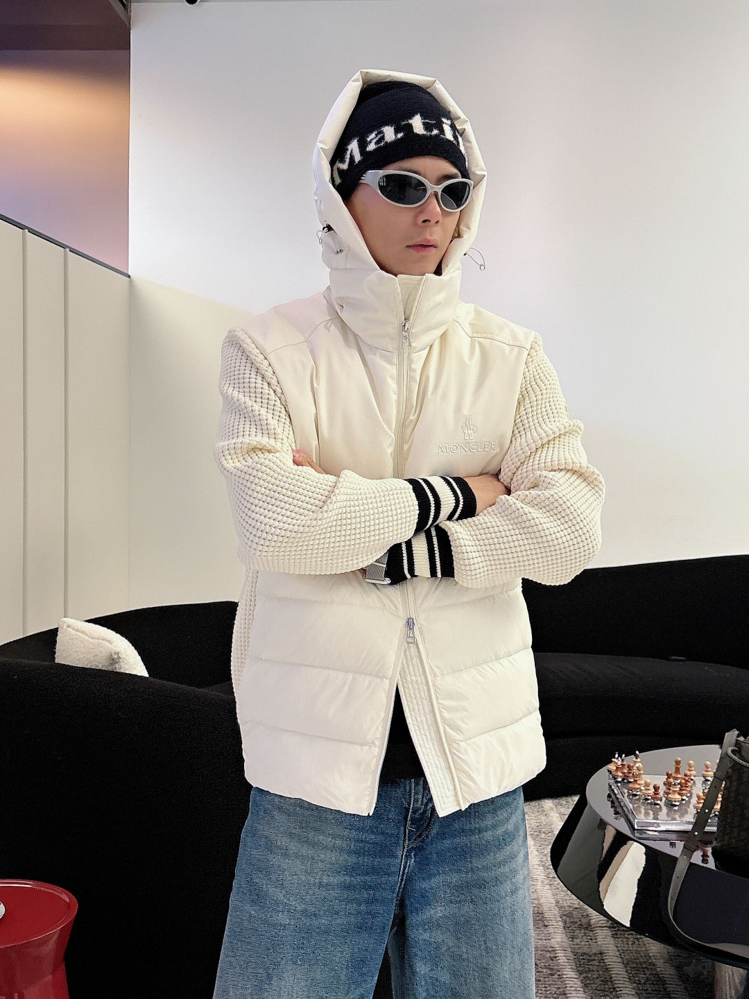 NO:597979,Moncler 2025 new autumn and winter down jacket, knitted hooded patchwork down jacket uses the new national standard 95 white duck down, new autumn and winter inner wear item!  In China, down and black colors are all in basic style. They can be worn alone or layered to create a more layered look!  Full of fluffiness!  The filling is sufficient, and the thermal performance is not a problem, it is windproof and warm!  Color Black White Size 48-56,Moncler,down jacket,hats,alexander wang19860909Moncler 蒙口 2025年秋冬新款羽绒服,针织连帽拼接羽绒服采用新国标95白鸭绒,秋冬新品内搭神器！在国内羽绒黑色都是走基础风格,可以单穿还可以搭配叠穿,会更有层次感！蓬松度十足！填充量足足的,保暖性能不在话下,防风保暖！ 颜色黑色 白色 尺码48-56,,Moncler,down jacket,hats,alexander wang,Men's clothing