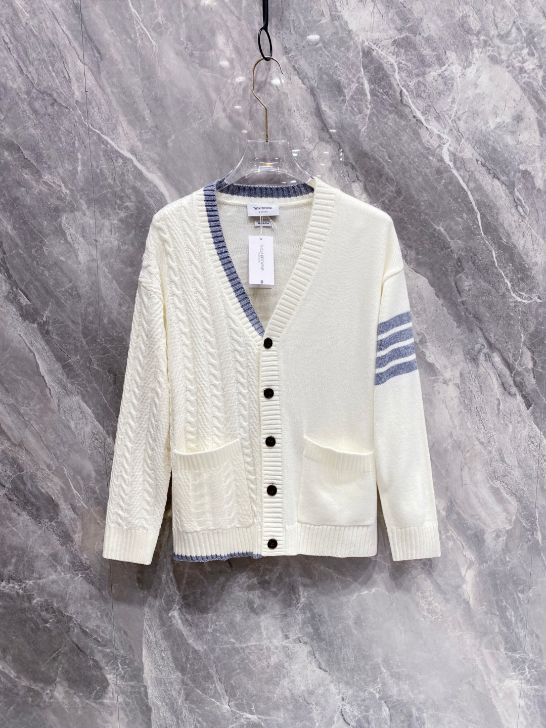 NO:622765,P Tom Brown 2025 sweater 2025 autumn and winter latest series, 1:1 top replica at the counter, all in good condition!  Thick style, the most popular old money style nowadays, a must-have item for the boss!  The boss who knows the goods quickly starts, the fabric is wool, size M~3Xl AAA4,,thom browne,sweaters,alexander wang19860909P 汤姆布朗 2025毛衣 2025秋冬最新系列,专柜1:1顶级复刻,全品相！加厚款,时下最流行的老钱风,老板必备单品！懂货的老板赶紧下手, 面料羊毛 尺码M~3Xl AAA4,,thom browne,sweaters,alexander wang,Men's clothing