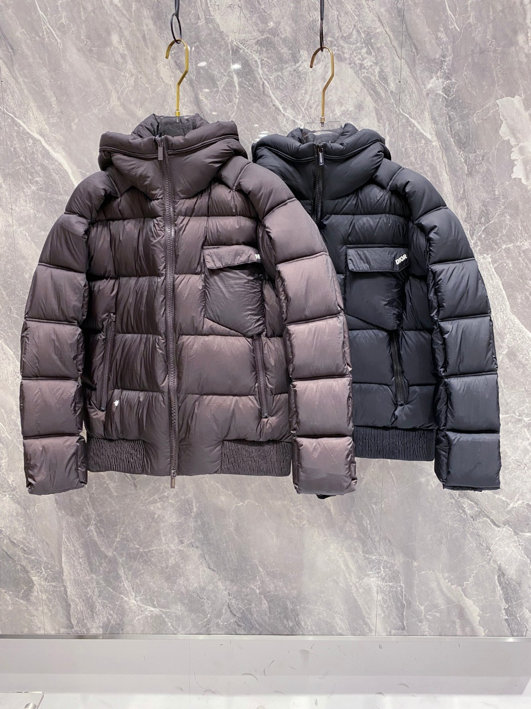 Dior 迪奥 🆕🆕🆕25年冬季最新羽绒服立体剪裁廓形版型上身显瘦帅气！胸前小logo设计、时尚感极强。