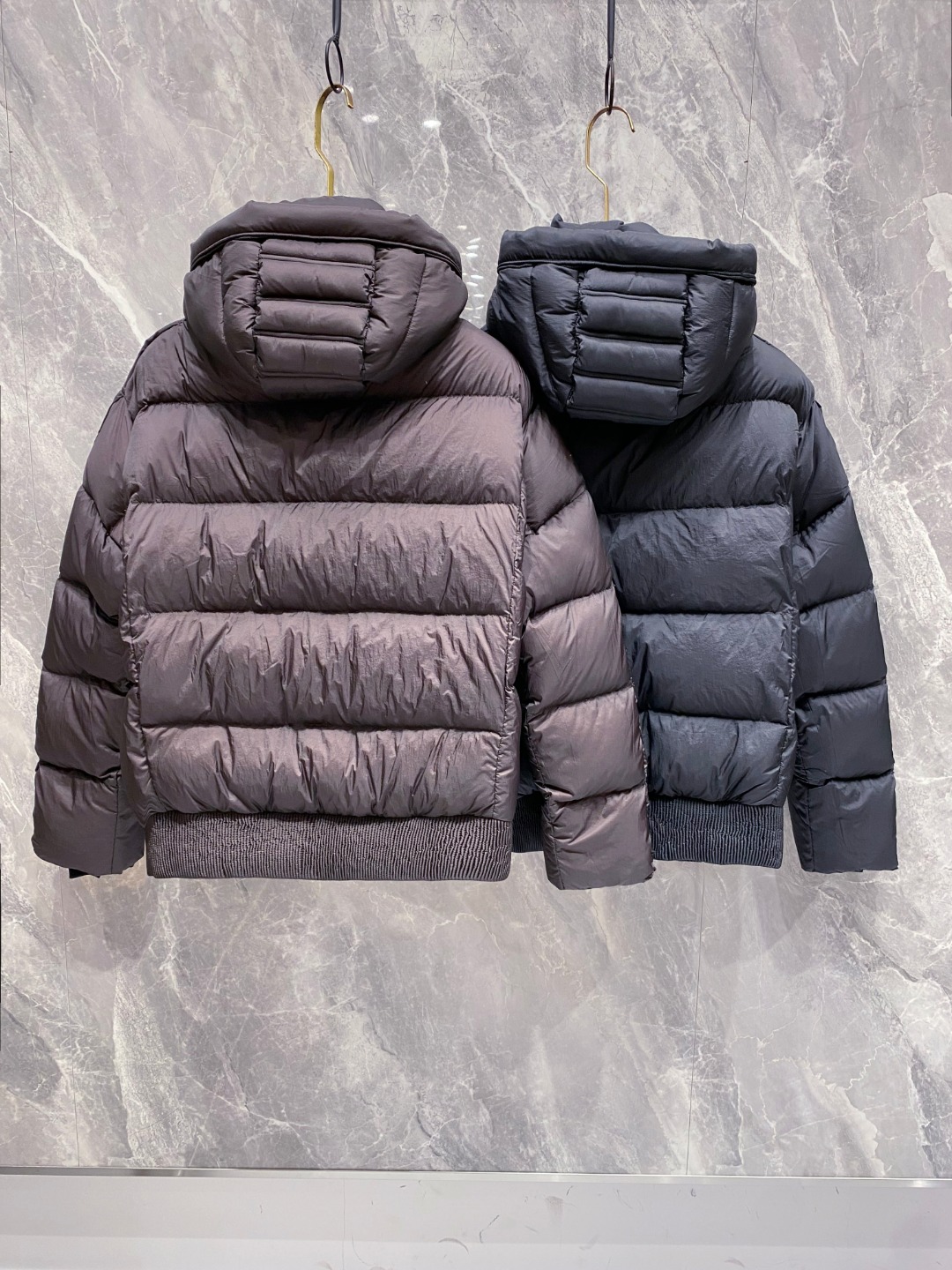 Dior 迪奥 🆕🆕🆕25年冬季最新羽绒服立体剪裁廓形版型上身显瘦帅气！胸前小logo设计、时尚感极强。