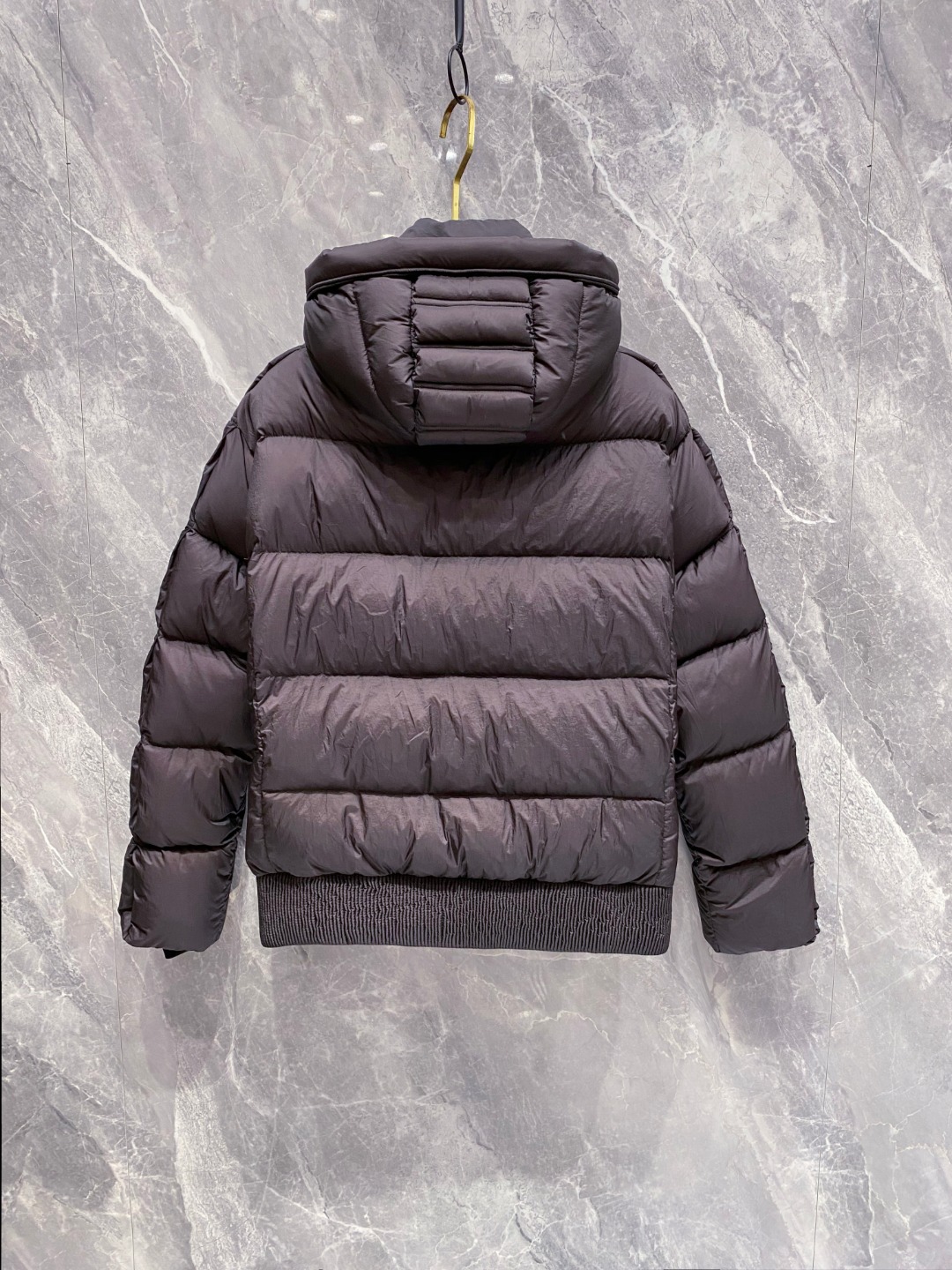 Dior 迪奥 🆕🆕🆕25年冬季最新羽绒服立体剪裁廓形版型上身显瘦帅气！胸前小logo设计、时尚感极强。