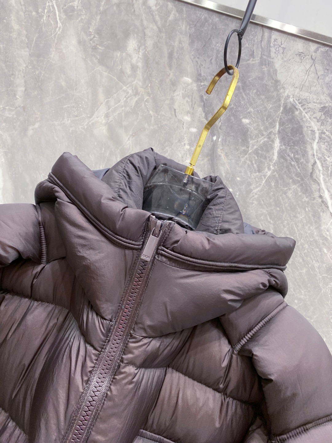 Dior 迪奥 🆕🆕🆕25年冬季最新羽绒服立体剪裁廓形版型上身显瘦帅气！胸前小logo设计、时尚感极强。