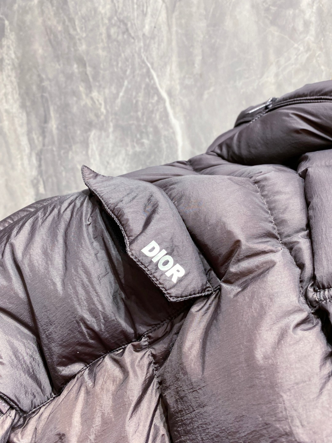 Dior 迪奥 🆕🆕🆕25年冬季最新羽绒服立体剪裁廓形版型上身显瘦帅气！胸前小logo设计、时尚感极强。