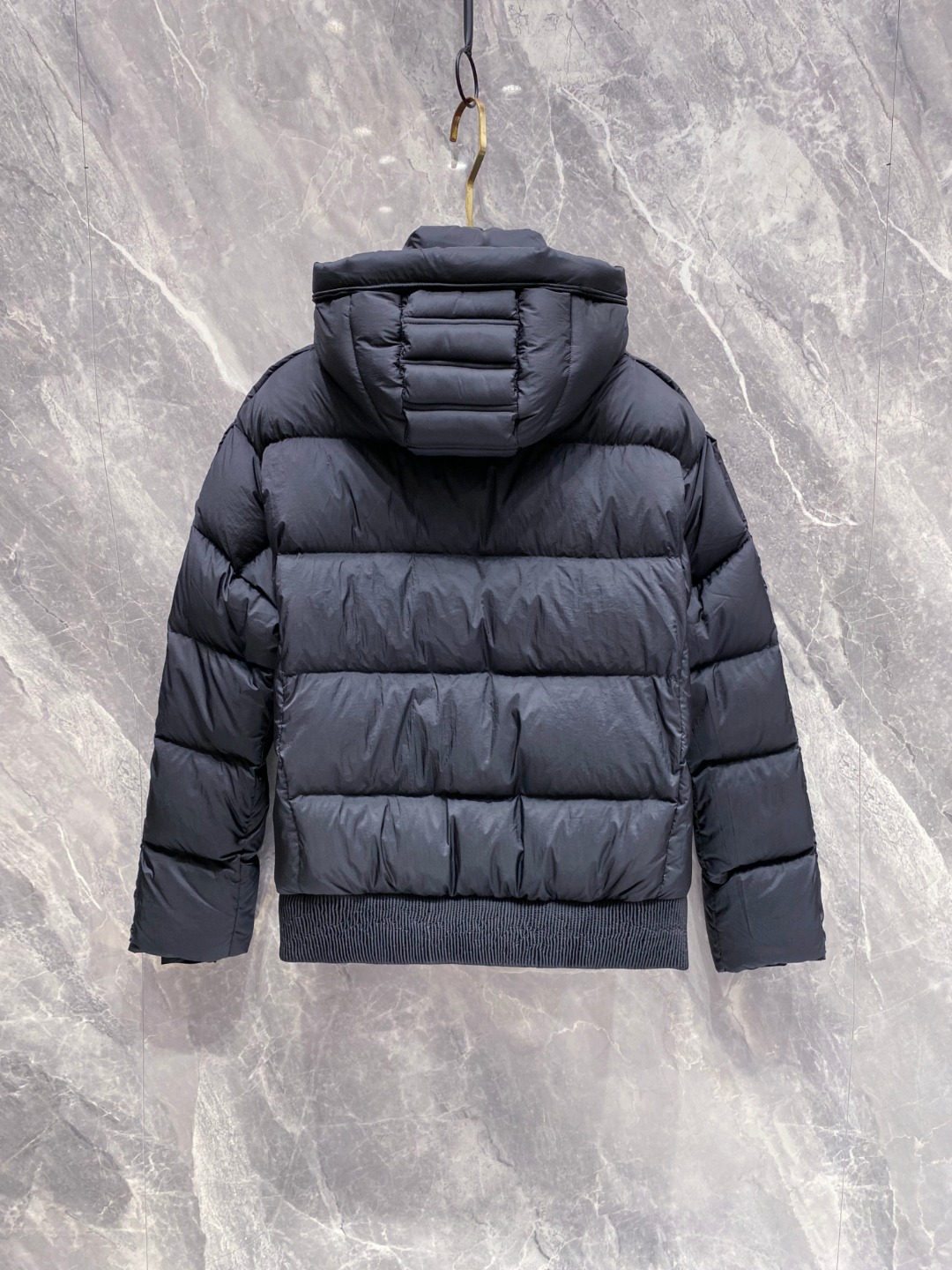 Dior 迪奥 🆕🆕🆕25年冬季最新羽绒服立体剪裁廓形版型上身显瘦帅气！胸前小logo设计、时尚感极强。