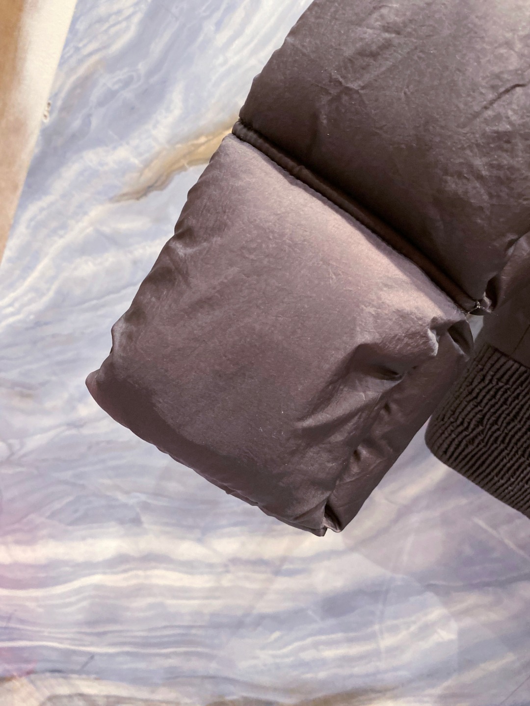 Dior 迪奥 🆕🆕🆕25年冬季最新羽绒服立体剪裁廓形版型上身显瘦帅气！胸前小logo设计、时尚感极强。