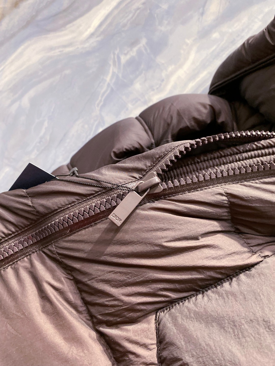 Dior 迪奥 🆕🆕🆕25年冬季最新羽绒服立体剪裁廓形版型上身显瘦帅气！胸前小logo设计、时尚感极强。