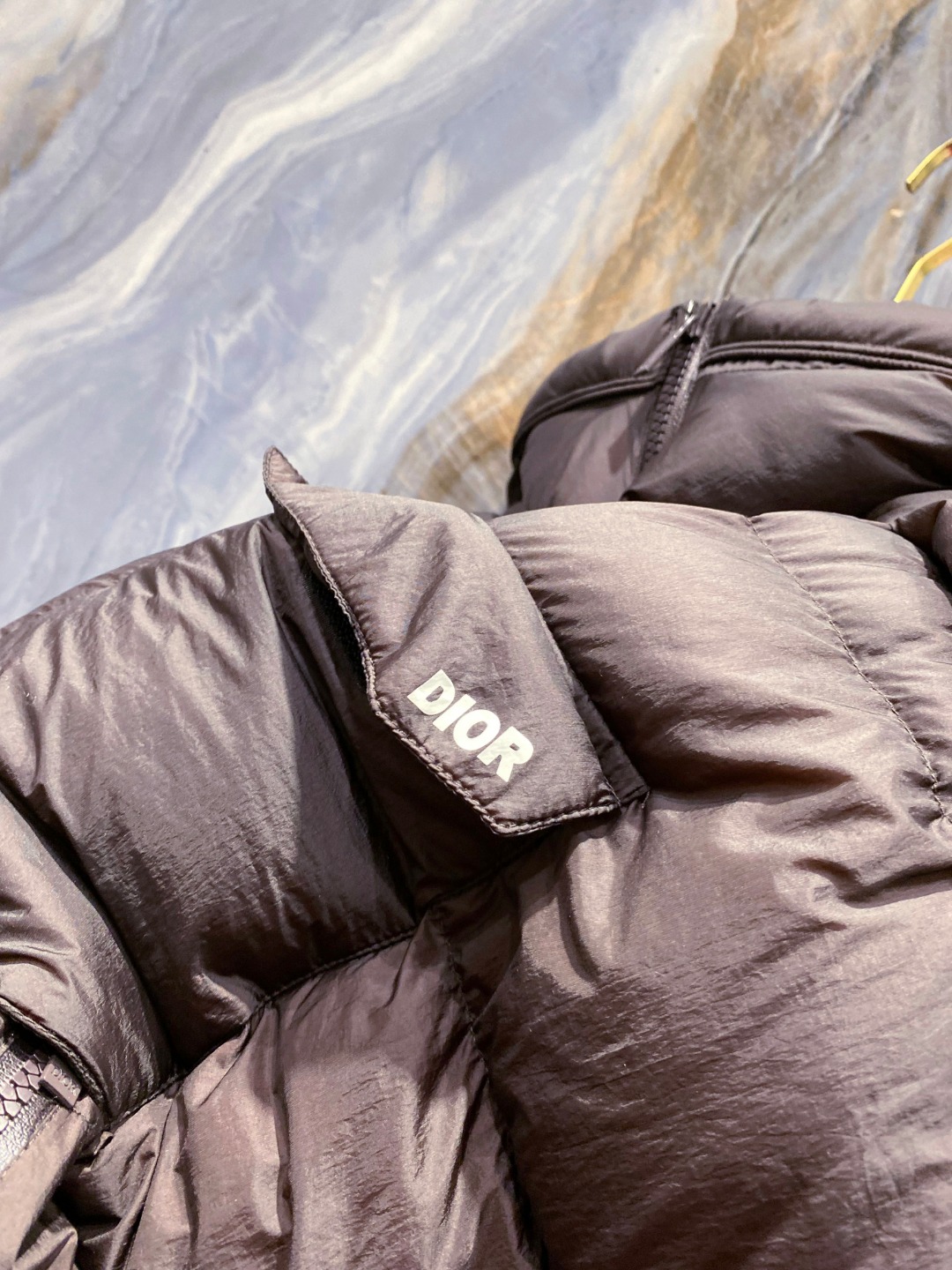 Dior 迪奥 🆕🆕🆕25年冬季最新羽绒服立体剪裁廓形版型上身显瘦帅气！胸前小logo设计、时尚感极强。
