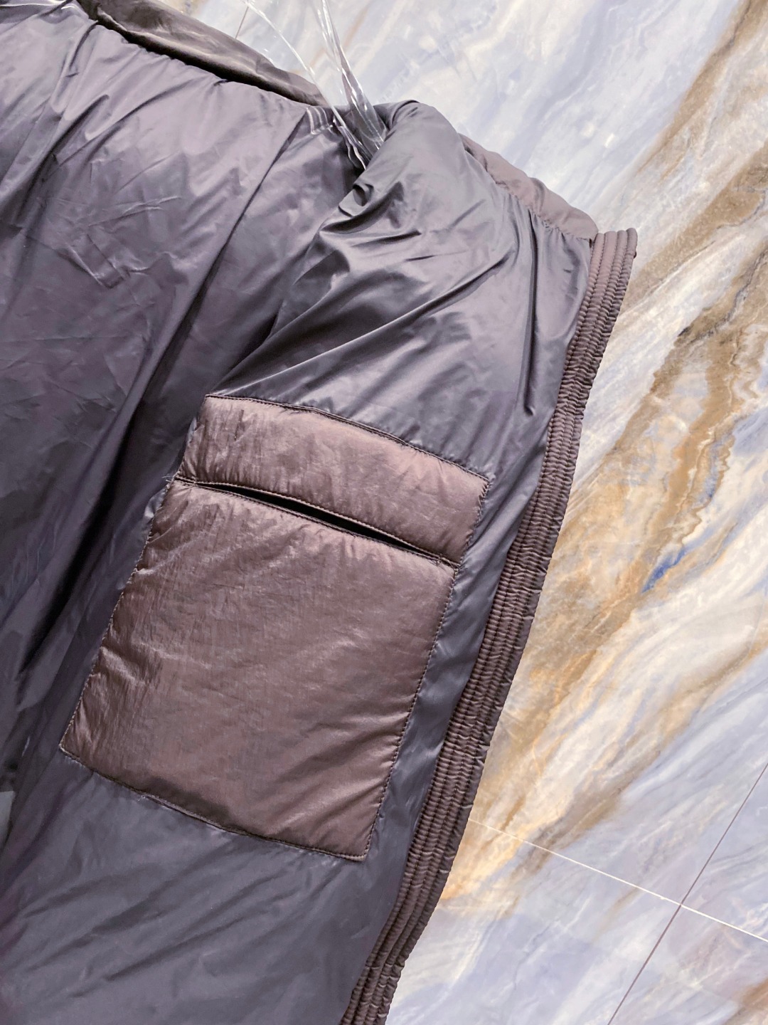 Dior 迪奥 🆕🆕🆕25年冬季最新羽绒服立体剪裁廓形版型上身显瘦帅气！胸前小logo设计、时尚感极强。