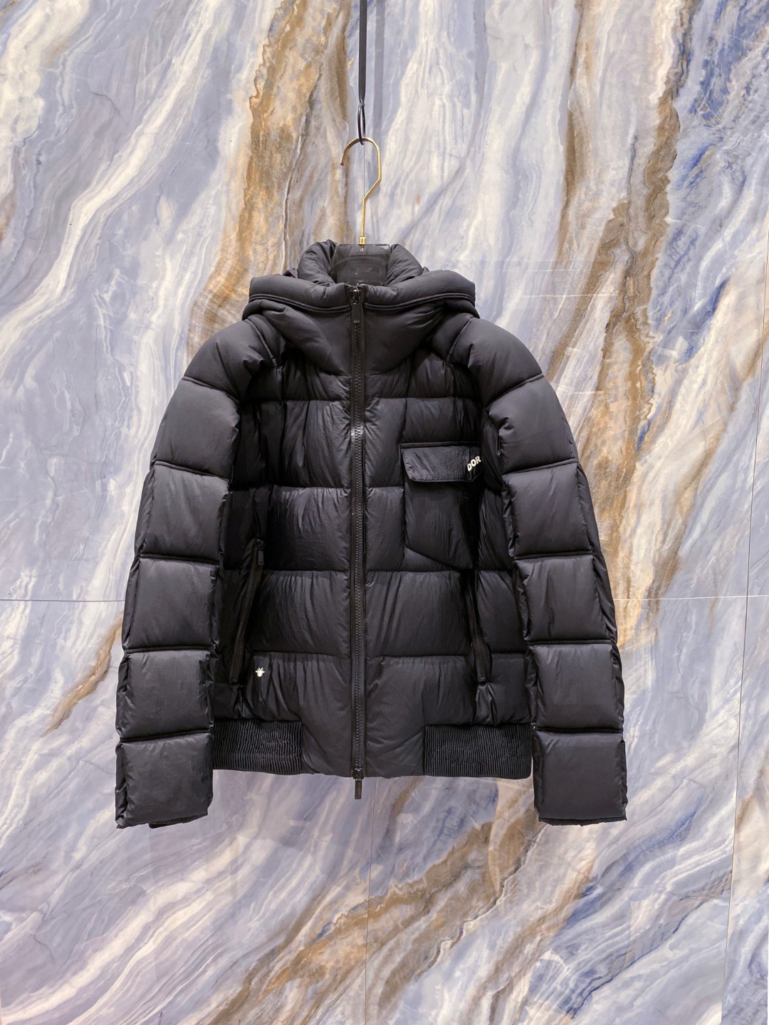 Dior 迪奥 🆕🆕🆕25年冬季最新羽绒服立体剪裁廓形版型上身显瘦帅气！胸前小logo设计、时尚感极强。