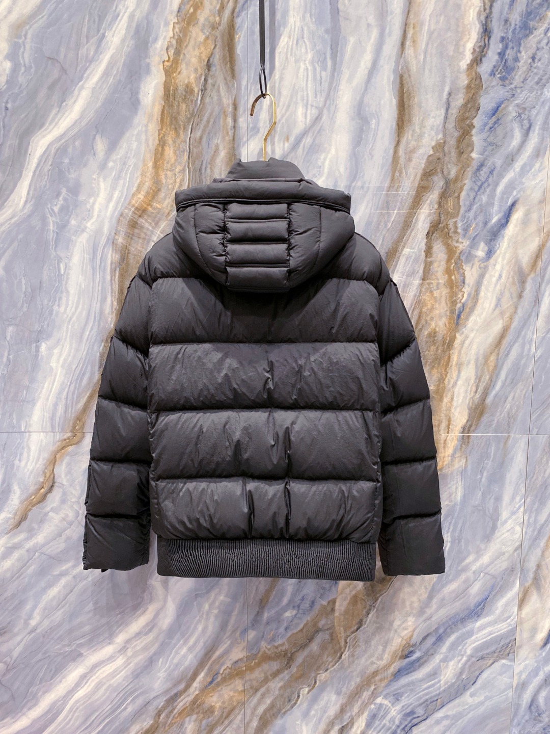 Dior 迪奥 🆕🆕🆕25年冬季最新羽绒服立体剪裁廓形版型上身显瘦帅气！胸前小logo设计、时尚感极强。