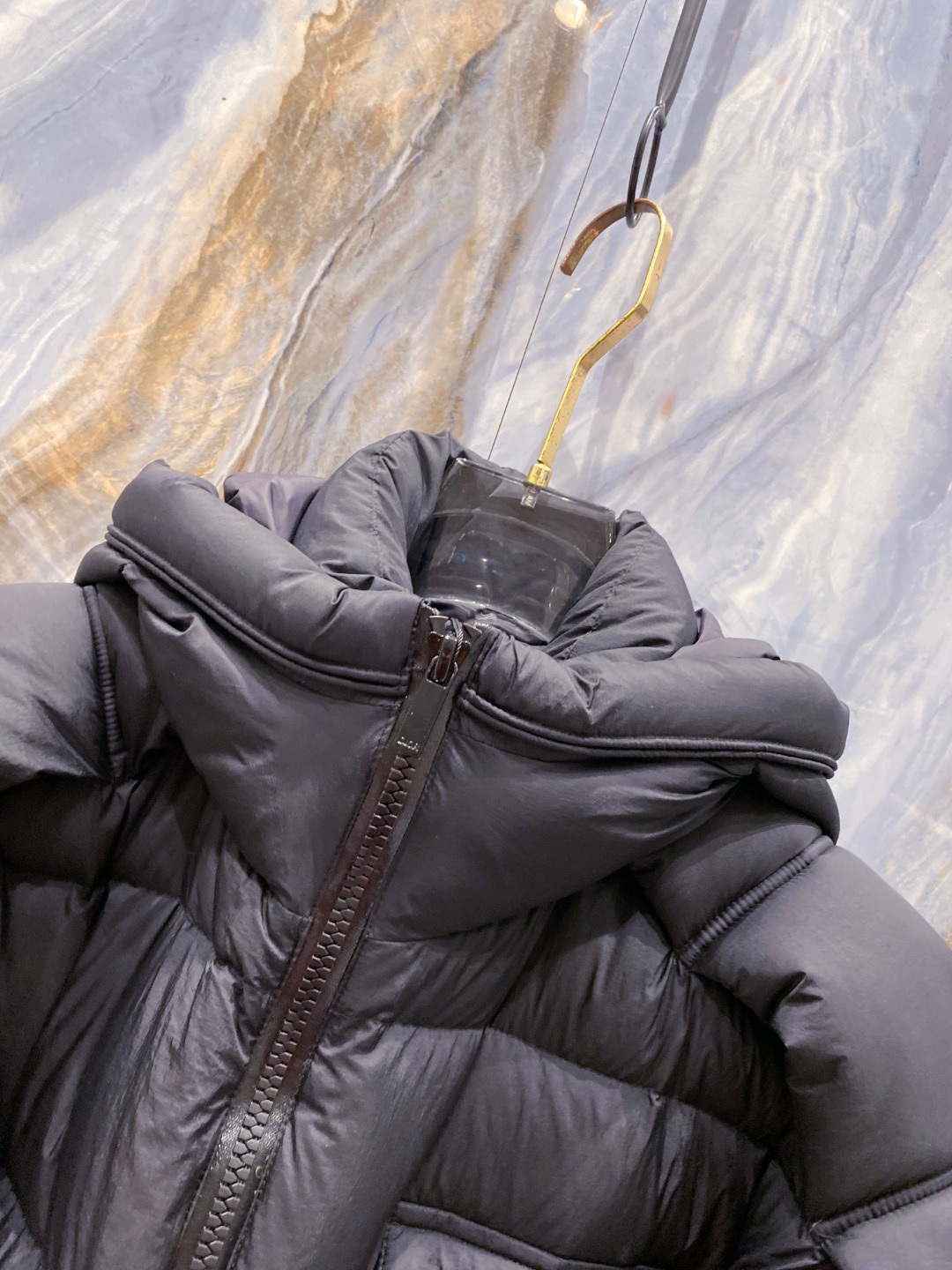 Dior 迪奥 🆕🆕🆕25年冬季最新羽绒服立体剪裁廓形版型上身显瘦帅气！胸前小logo设计、时尚感极强。