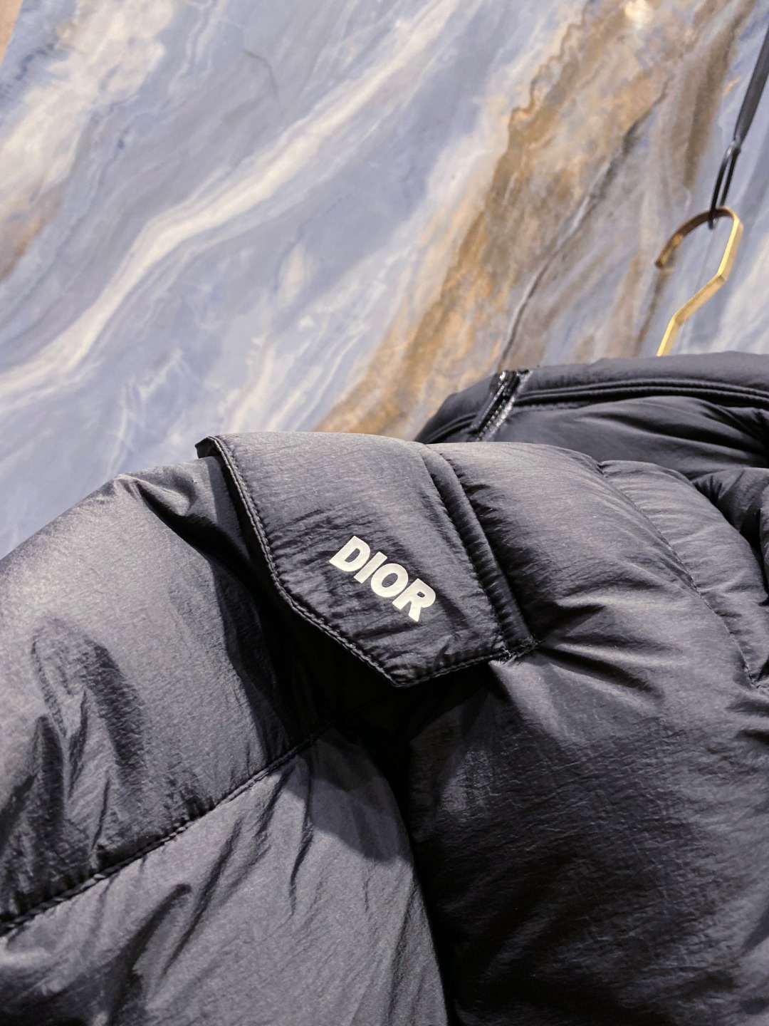 Dior 迪奥 🆕🆕🆕25年冬季最新羽绒服立体剪裁廓形版型上身显瘦帅气！胸前小logo设计、时尚感极强。