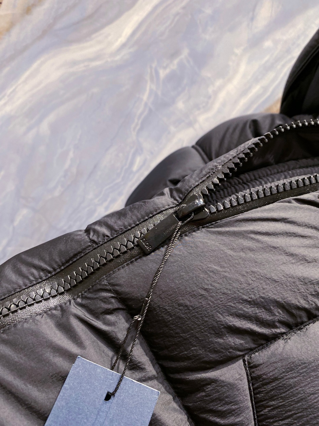 Dior 迪奥 🆕🆕🆕25年冬季最新羽绒服立体剪裁廓形版型上身显瘦帅气！胸前小logo设计、时尚感极强。