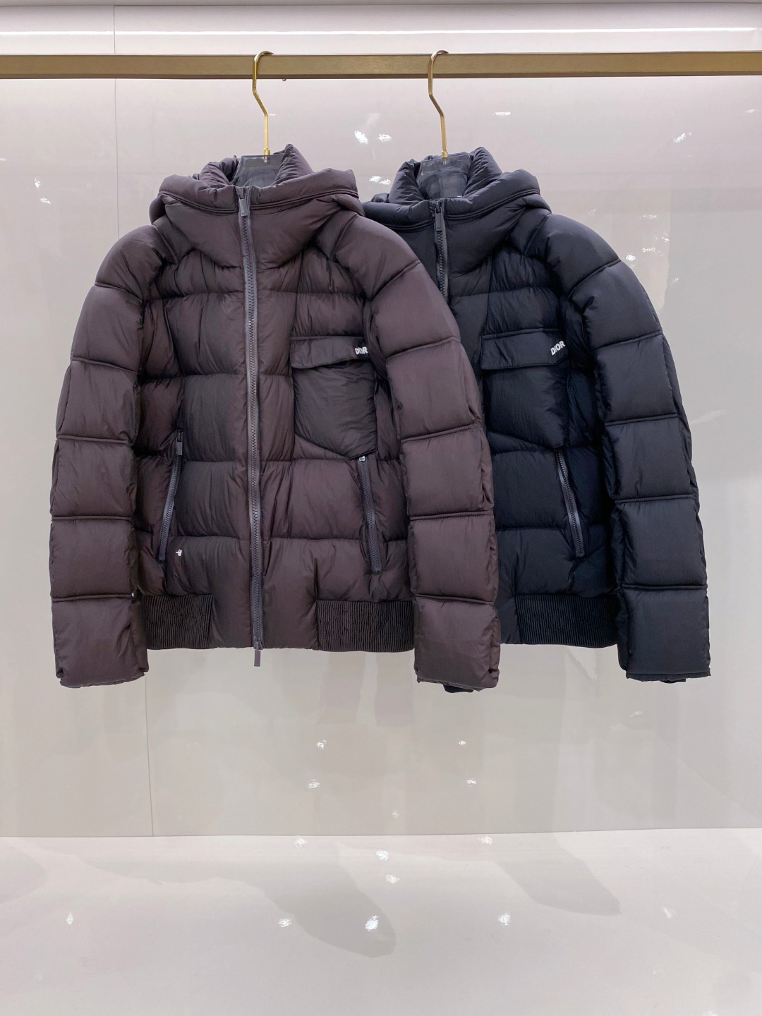 Dior 迪奥 🆕🆕🆕25年冬季最新羽绒服立体剪裁廓形版型上身显瘦帅气！胸前小logo设计、时尚感极强。