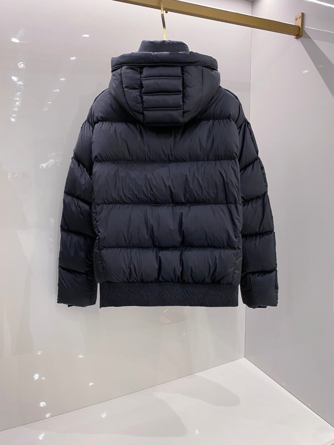 Dior 迪奥 🆕🆕🆕25年冬季最新羽绒服立体剪裁廓形版型上身显瘦帅气！胸前小logo设计、时尚感极强。