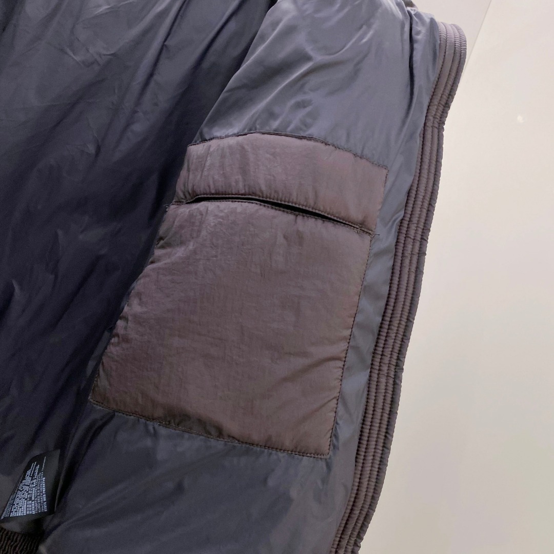 Dior 迪奥 🆕🆕🆕25年冬季最新羽绒服立体剪裁廓形版型上身显瘦帅气！胸前小logo设计、时尚感极强。