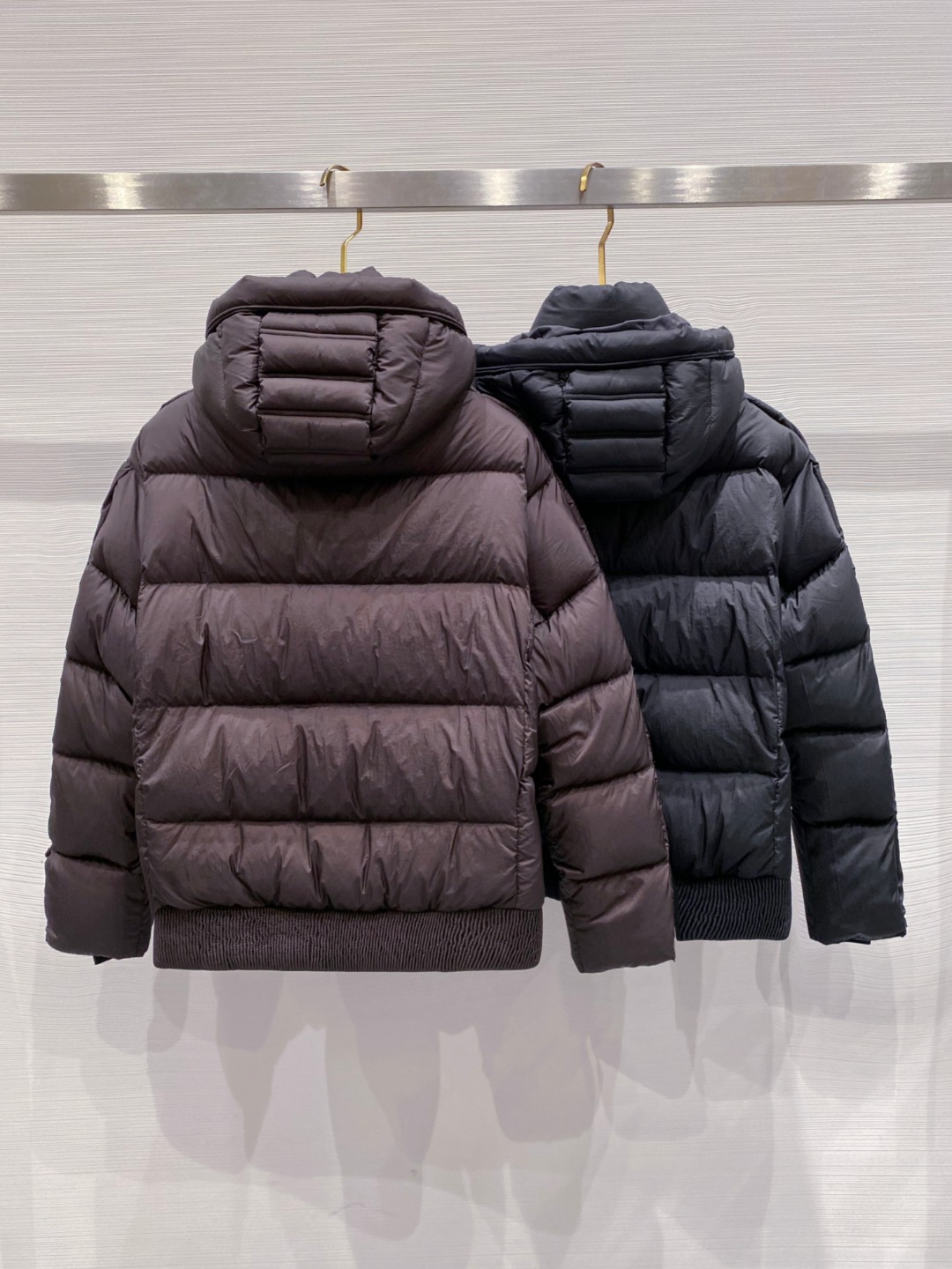 Dior 迪奥 🆕🆕🆕25年冬季最新羽绒服立体剪裁廓形版型上身显瘦帅气！胸前小logo设计、时尚感极强。