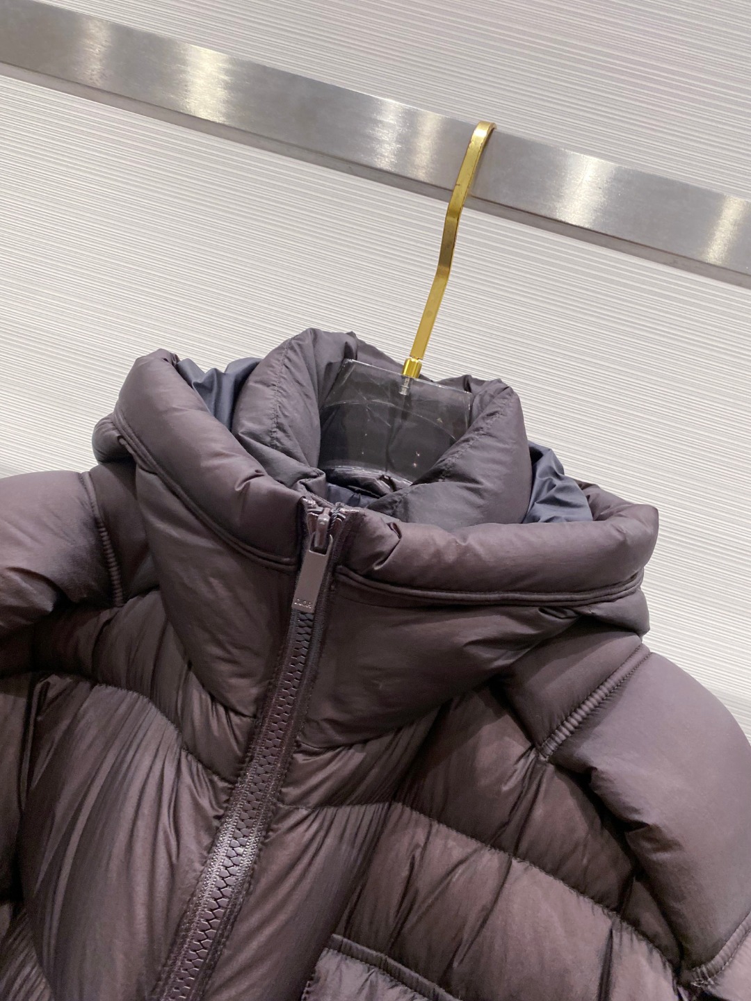 Dior 迪奥 🆕🆕🆕25年冬季最新羽绒服立体剪裁廓形版型上身显瘦帅气！胸前小logo设计、时尚感极强。