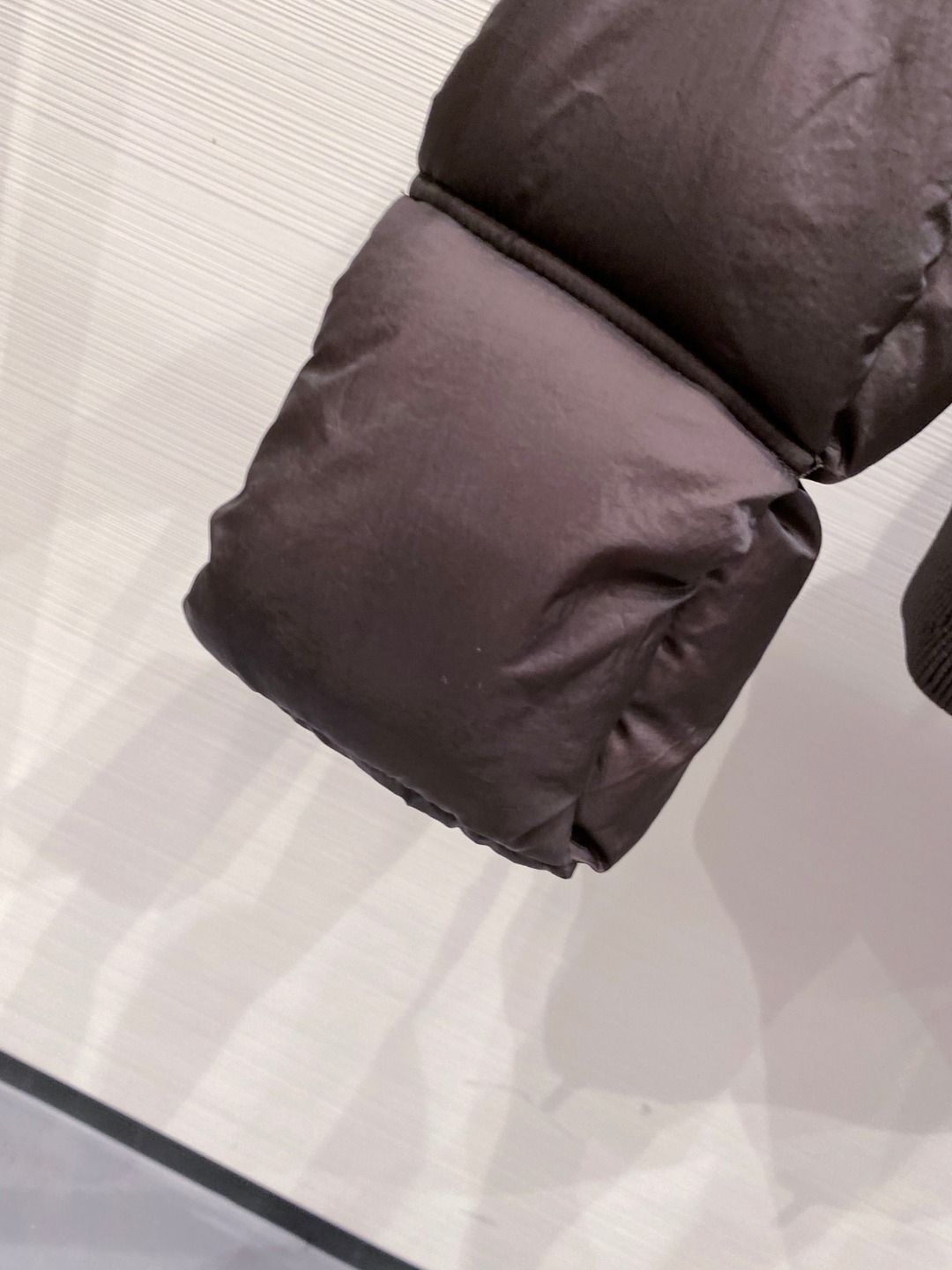 Dior 迪奥 🆕🆕🆕25年冬季最新羽绒服立体剪裁廓形版型上身显瘦帅气！胸前小logo设计、时尚感极强。