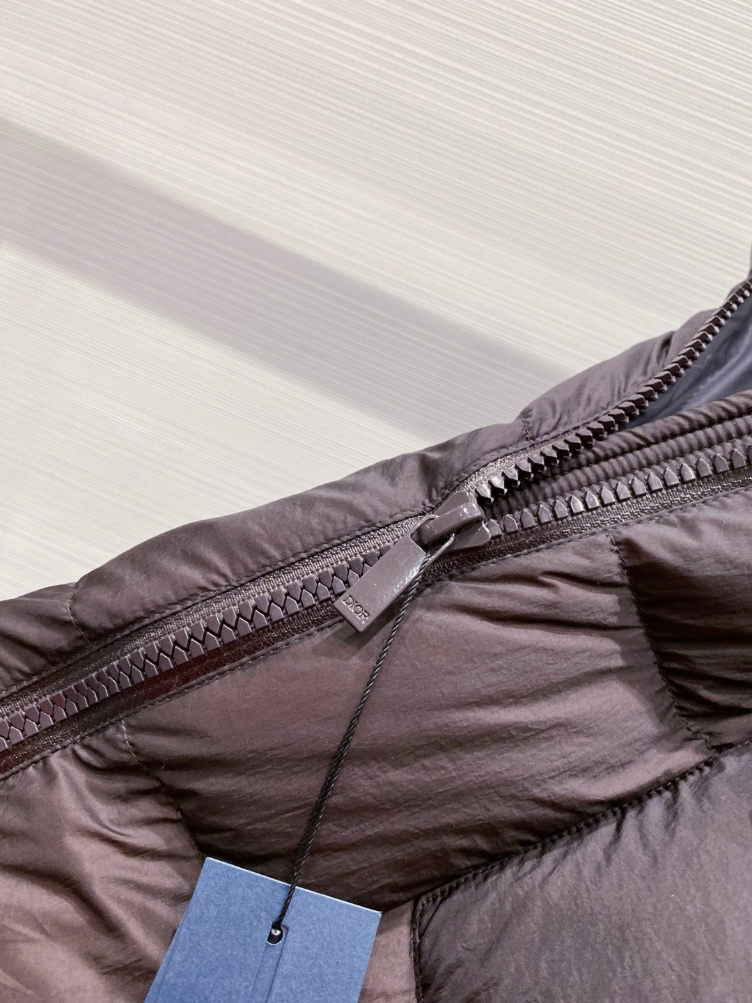 Dior 迪奥 🆕🆕🆕25年冬季最新羽绒服立体剪裁廓形版型上身显瘦帅气！胸前小logo设计、时尚感极强。