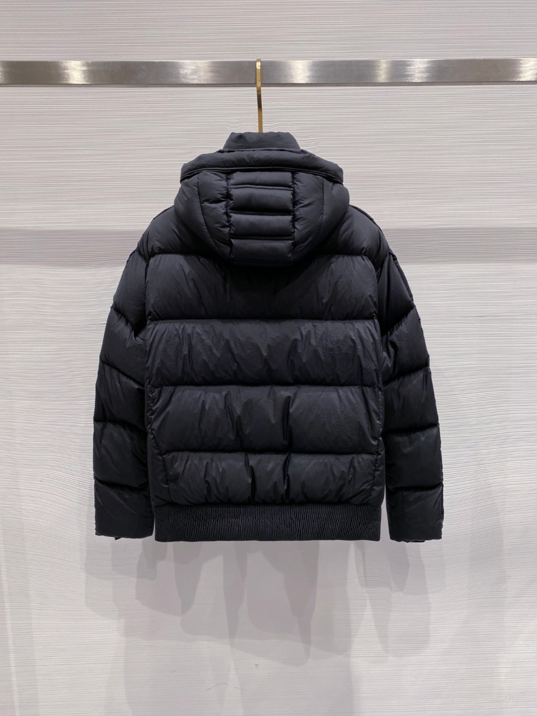 Dior 迪奥 🆕🆕🆕25年冬季最新羽绒服立体剪裁廓形版型上身显瘦帅气！胸前小logo设计、时尚感极强。