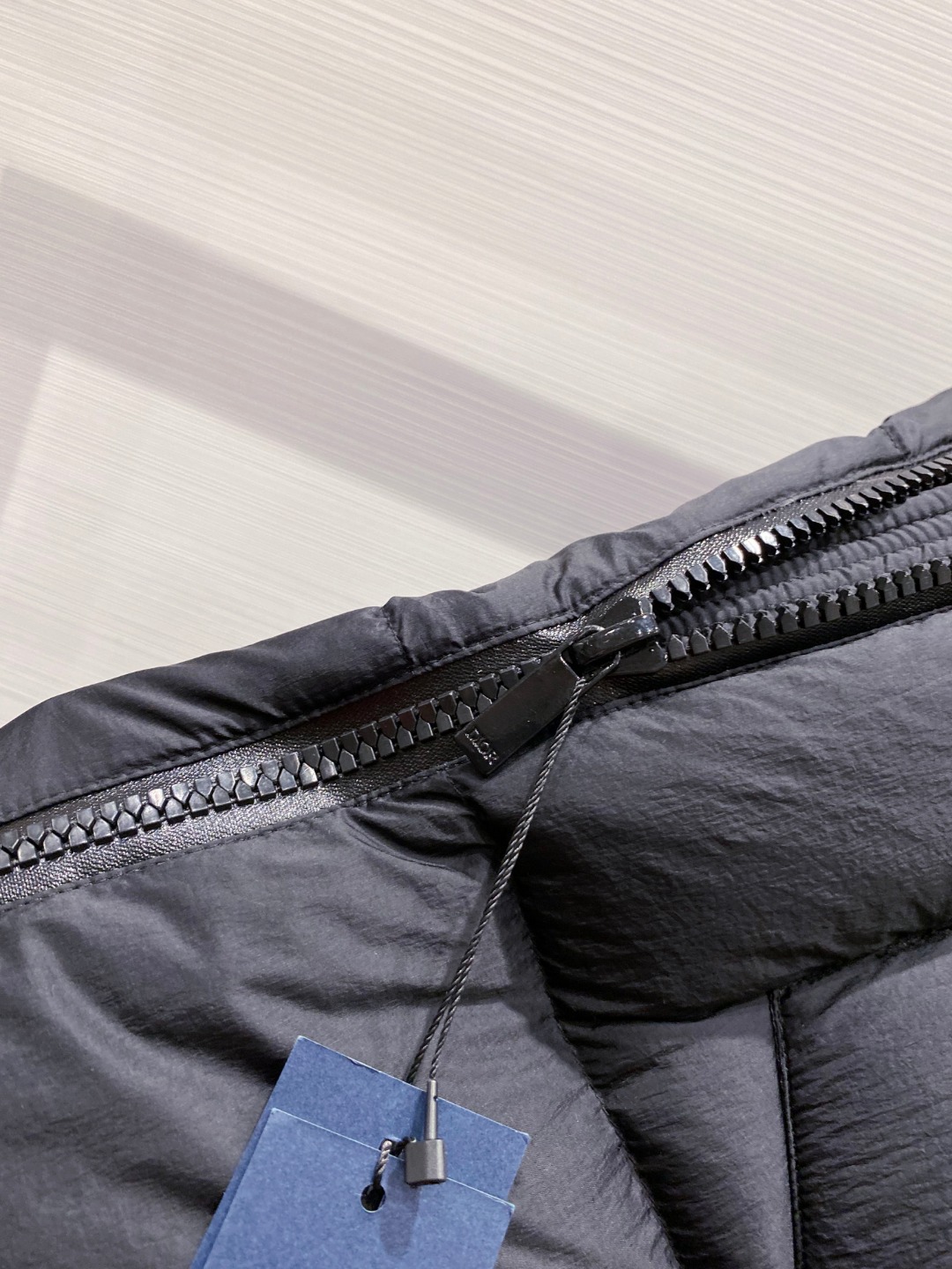 Dior 迪奥 🆕🆕🆕25年冬季最新羽绒服立体剪裁廓形版型上身显瘦帅气！胸前小logo设计、时尚感极强。