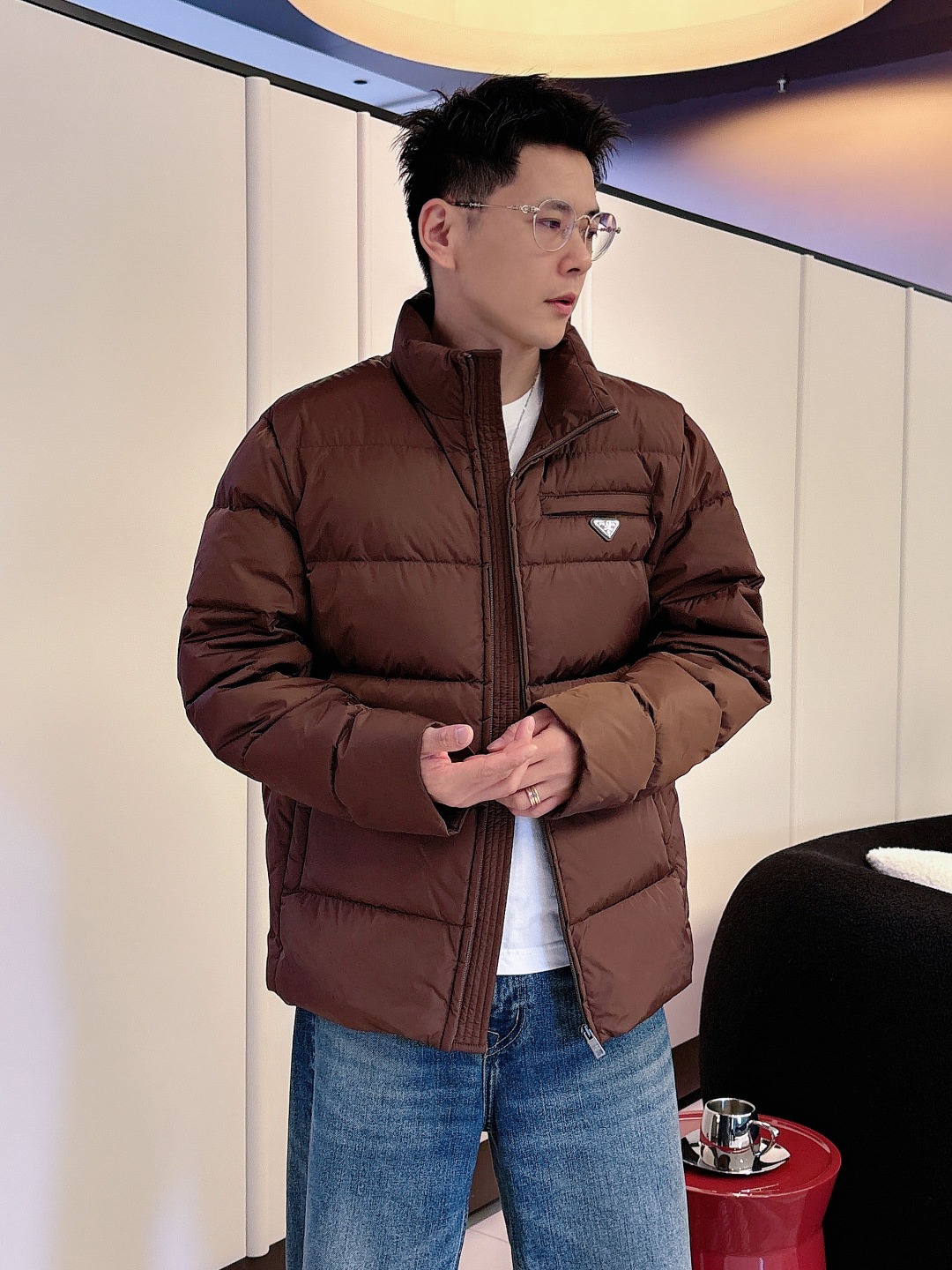 NO:624585,Prada  Prada 2025 autumn and winter counters simultaneously release new products, the latest down jackets are shipped, all original versions are purchased, the latest colors this year, regardless of fabrics and accessories, are truly 1:1 perfect replicas, all the latest elegant gun color accessories, Hong Kong Duffy Company orders original versions  Small triangular leather labels, all leather labels are the same fabric color, filled with 95% white duck down, the texture is invincible, no pressure when entering and exiting the cabinet, size 48-56, enter with eyes closed, the highest version on the market, welcome to compare,, prada, prada, down  jacket,alexander wang19860909Prada 普拉达2025秋冬专柜同步新品发布,最新款羽绒服出货,全部原版购入,今年最新色,无论面料和辅料,真正做到了1:1完美复刻,全部最新雅枪色辅料,香港达菲公司订购原版小号三角皮标,所有皮标全部同面料色,内里填充95白鸭绒,质感无敌了,出入柜上无压力,48-56码,闭眼入,市场最高版本,欢迎对比,,prada,prada,down jacket,alexander wang,Men's clothing