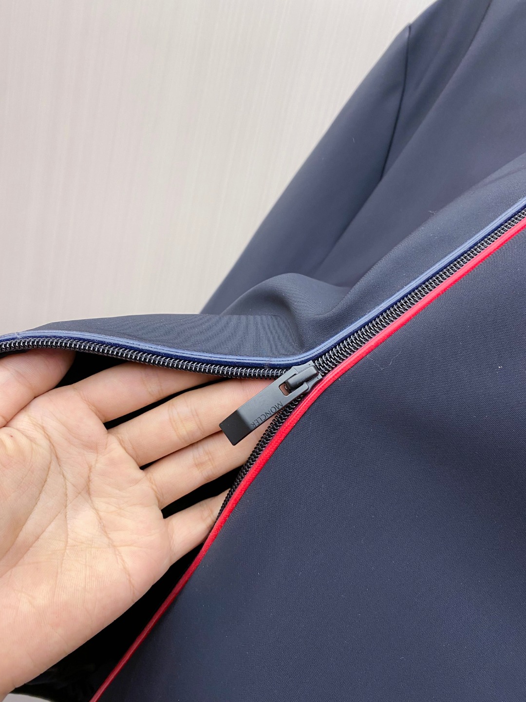 特级羽绒⬆️Moncler Batisse男士连帽短款羽绒夹克外套.原版购入开发,鹅绒填充.条码款号齐全