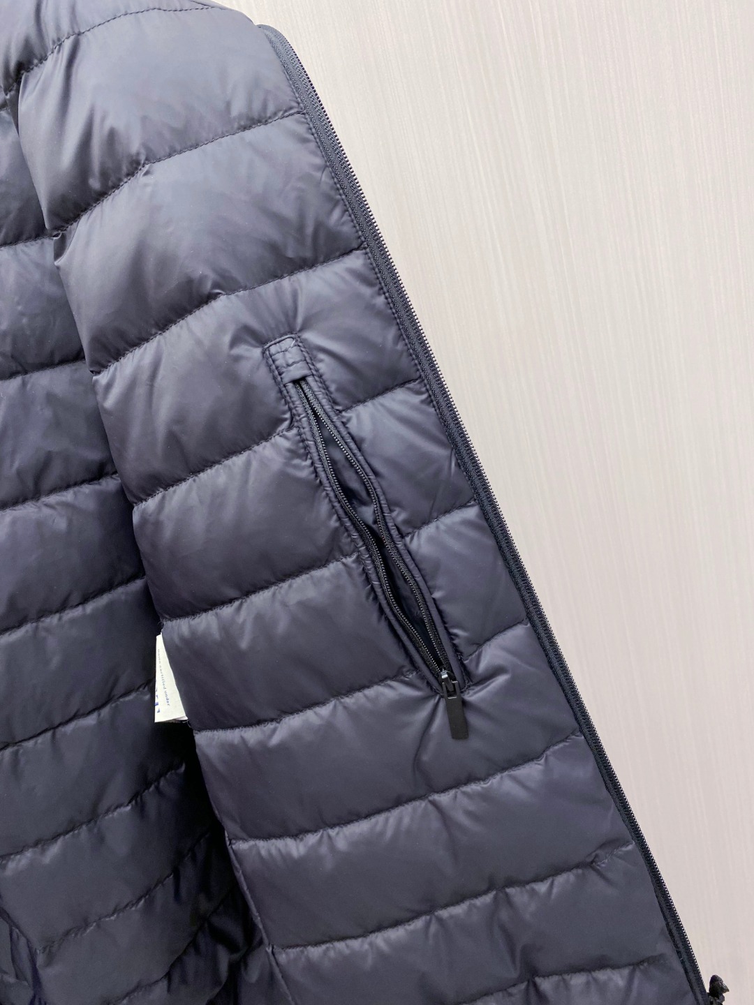 特级羽绒⬆️Moncler Batisse男士连帽短款羽绒夹克外套.原版购入开发,鹅绒填充.条码款号齐全