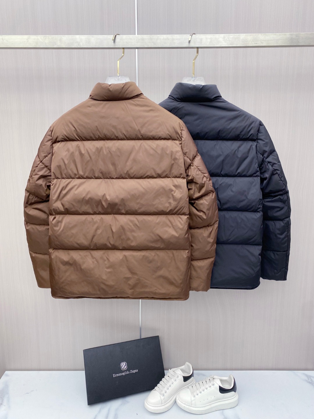 Prada 普拉达秋冬专柜同步新品发布，最新款羽绒服出货，全部原版购入，今年最新色，无论面料和辅料，真正做到了1:1完美