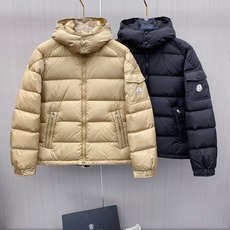 特级羽绒⬆️Moncler王牌经典,全新上市.Maya(全新科技尼龙)男士哑光短款羽绒夹克外套.限定卡其色. ⚠️独家原 特级羽绒⬆️Moncler王牌经典,全新上市.Maya(全新科技尼龙)男士哑光短款羽绒夹克外套.限定卡其色. ⚠️独家原