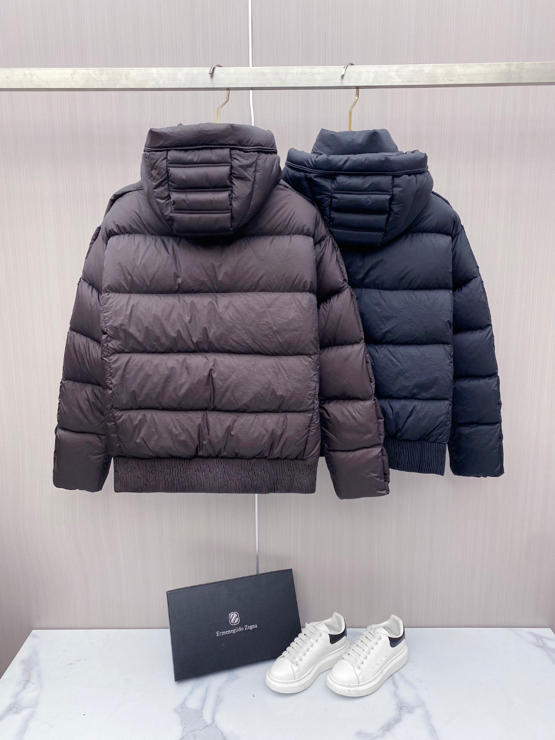 Dior 迪奥 🆕🆕🆕25年冬季最新羽绒服 立体剪裁廓形版型上身显瘦帅气!胸前小logo设计、时尚感极强。保暖拒绝臃肿! Dior 迪奥 🆕🆕🆕25年冬季最新羽绒服 立体剪裁廓形版型上身显瘦帅气!胸前小logo设计、时尚感极强。保暖拒绝臃肿!